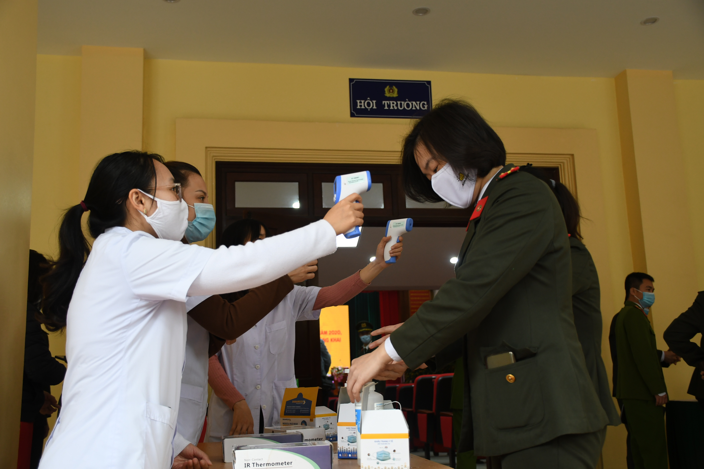 Triển khai cấp bách các biện pháp phòng, chống dịch COVID-19 trong toàn lực lượng Công an nhân dân